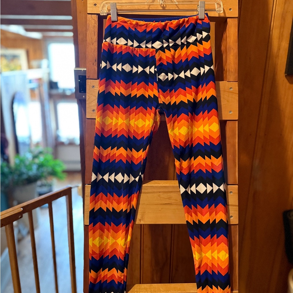 NWOT LuLaRoe fiesta geometric Leggings